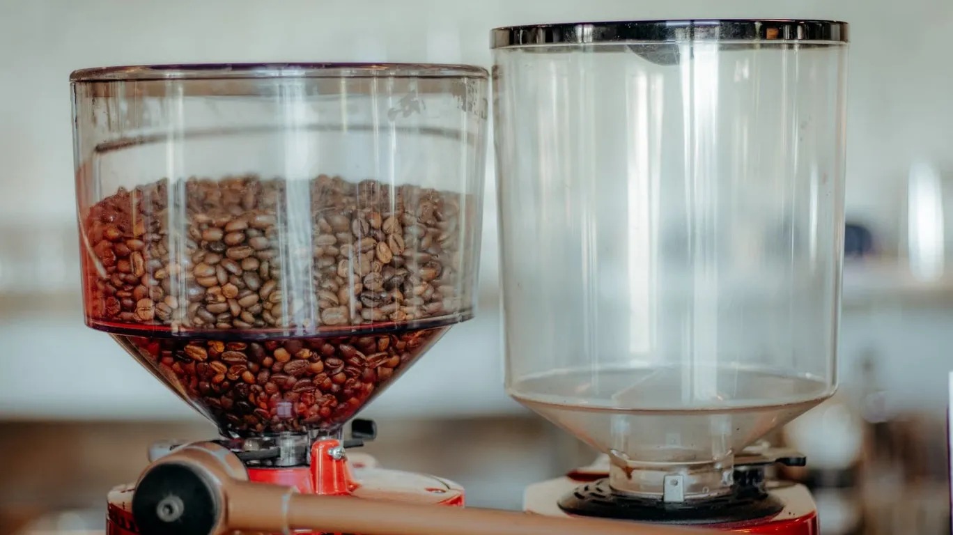 Panduan Memilih Alat Kopi: Manual Brew, Mesin Espresso, dan Grinder